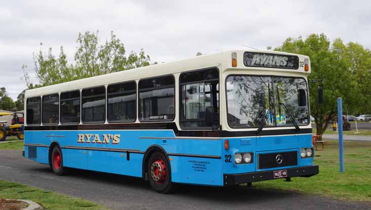 Ryans Mercedes O405 Volgren 32